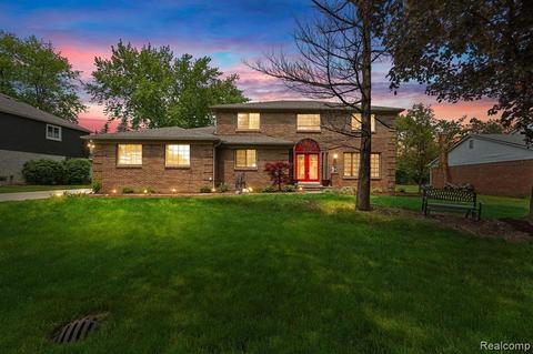 1712 Caliper Dr, Troy, MI 48084