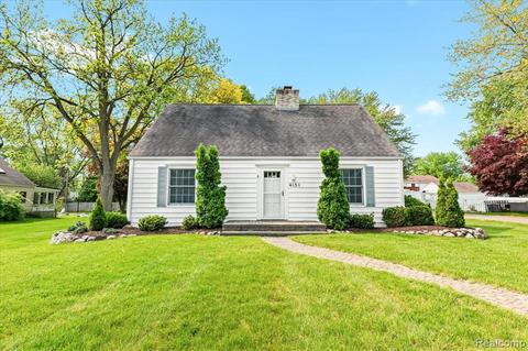 4151 Motorway Dr, Waterford, MI 48328