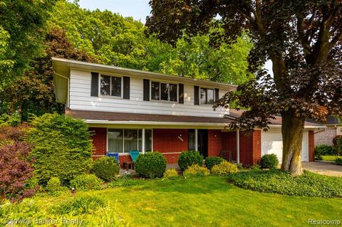37802 Via Rosalie St, Clinton Township, MI 48036