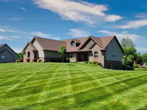 5591 Mesa Verde Trl, White Lake, MI 48383