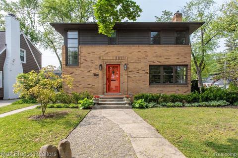 10155 Elgin Ave, Huntington Woods, MI 48070