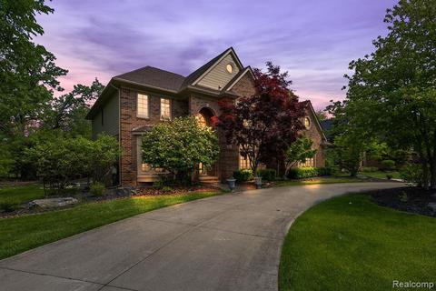7108 Autumn Hill Dr, West Bloomfield, MI 48323