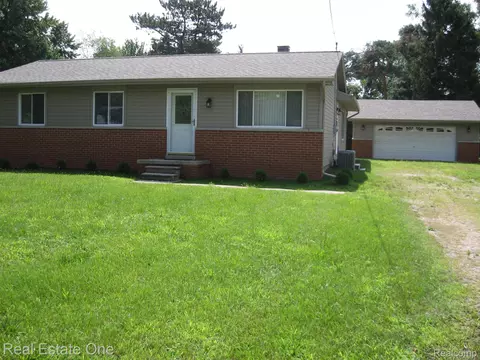 1260 Cadmus Dr, Troy, MI 48085
