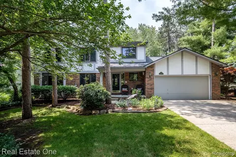 4080 Emerald Pines Dr, Commerce Twp, MI 48390