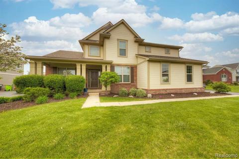 26261 Creekside Dr, New Hudson, MI 48165