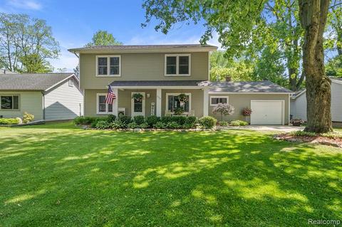 332 Almont Ave, Almont, MI 48003