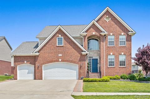 825 Amberwood Dr, Troy, MI 48085