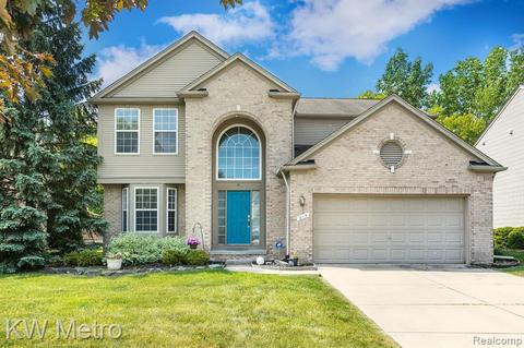 215 Biltmore Dr, Troy, MI 48084