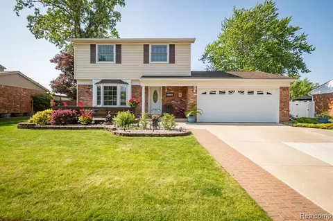 22439 Hillcrest Dr, Woodhaven, MI 48183