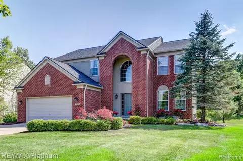 1317 Callaway Ct, Howell, MI 48843