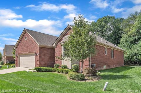 29773 Trailwood Dr, Warren, MI 48092