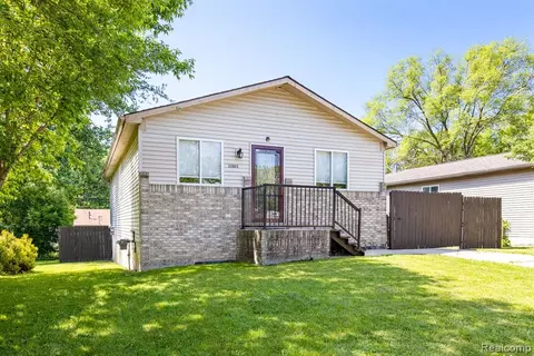 22022 Sharkey St, Clinton Township, MI 48035