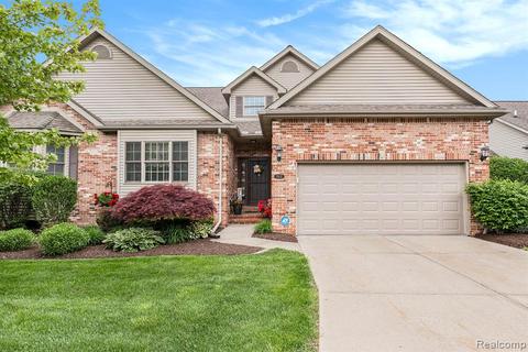13102 Harbor Landings Dr, Fenton, MI 48430