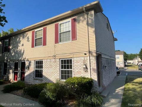 240 Princeton Dr, South Lyon, MI 48178