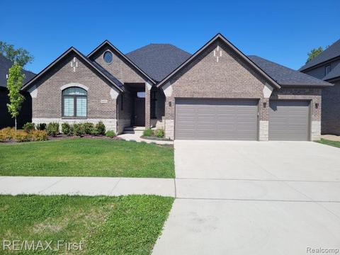 54571 Lawson Creek Dr, Utica, MI 48316