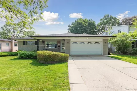 30220 Dell Ln, Warren, MI 48092