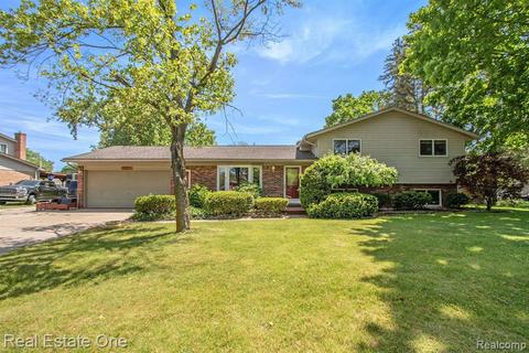 5222 Montgomery Dr, Shelby Township, MI 48316