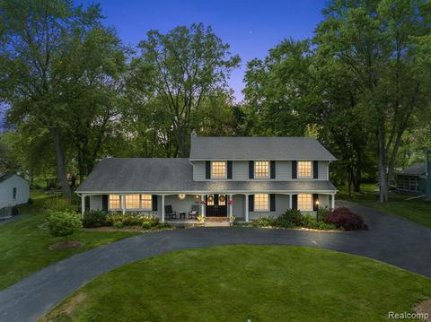 2330 Brenthaven Dr, Bloomfield Hills, MI 48304