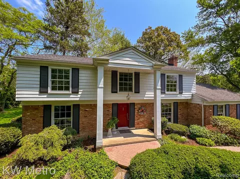 22868 Shagbark Dr, Beverly Hills, MI 48025