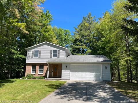 4060 Devonshire Rd, Fort Gratiot, MI 48059