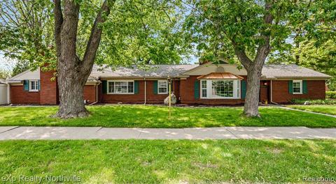 21524 Parke Ln, Grosse Ile, MI 48138