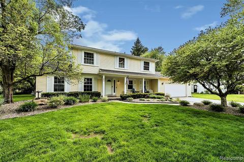 594 Morgan Cir, Northville, MI 48167