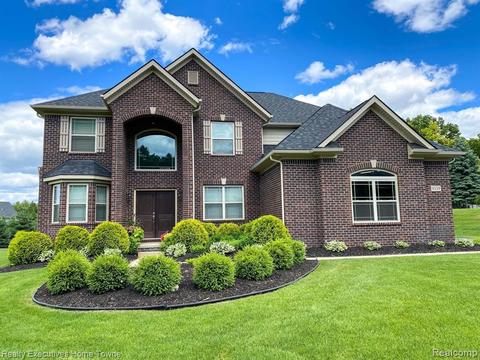 9339 Oakmont Dr, Clarkston, MI 48348