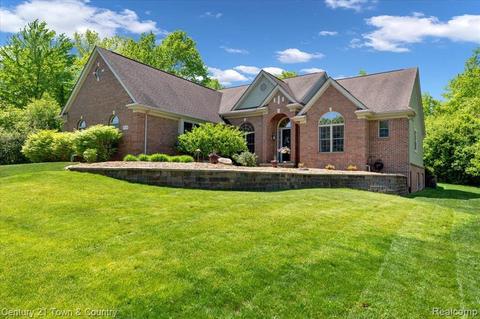5924 Scott Cir, Clarkston, MI 48348