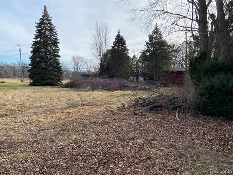 18452 Doty Ln, Clinton Township, MI 48035