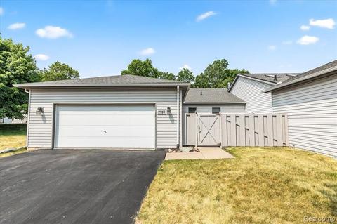 2964 W Telluride, Brighton, MI 48114