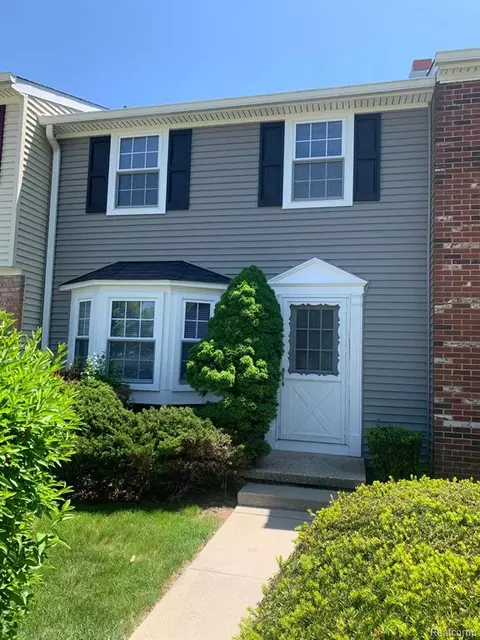 20042 Bryn Mawr Ct, Northville, MI 48167