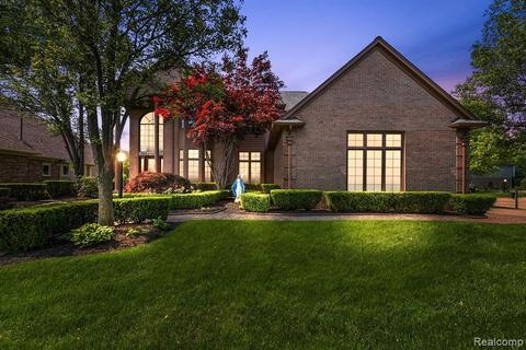 988 Norcross Dr, Rochester Hills, MI 48307