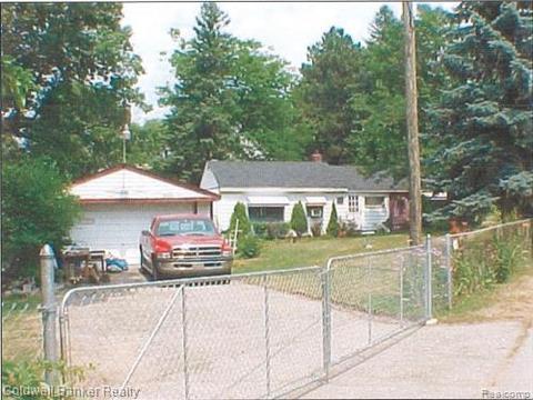 4190 Meyers Rd, Waterford, MI 48329