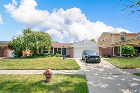 1402 N Charlesworth St, Dearborn Heights, MI 48127
