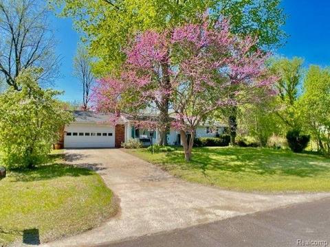3245 S Shoreview Dr, Fort Gratiot, MI 48059