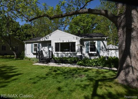 50191 Mile End Dr, Shelby Township, MI 48317