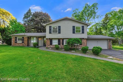 6612 Woodbank Dr, Bloomfield Hills, MI 48301