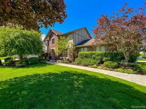 29725 White Hall Dr, Farmington Hills, MI 48331