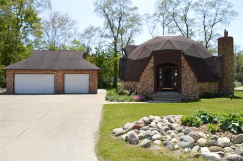 282 Union Lake Rd, White Lake, MI 48386