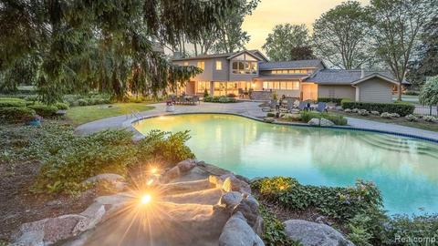 941 Charrington Rd, Bloomfield Hills, MI 48301