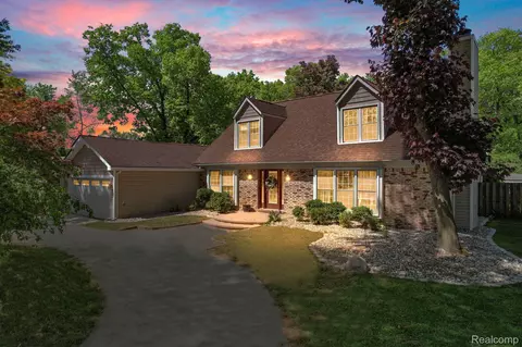 2460 Lakena Rd, West Bloomfield, MI 48324