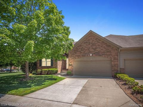 311 Winslow Cir, Commerce Twp, MI 48390