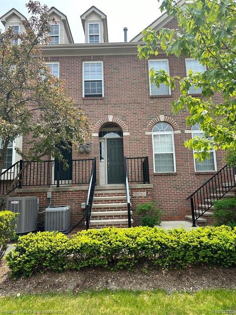20283 Rodeo Ct, Southfield, MI 48075