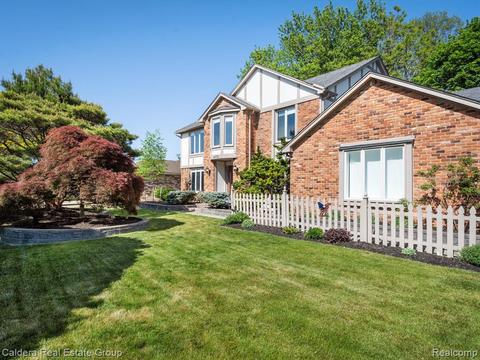 46752 Houghton Dr, Shelby Township, MI 48315