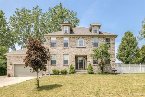 582 Kelli Ave, Marysville, MI 48040
