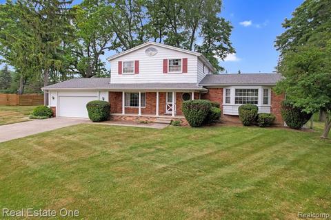 2086 Avoncrest Ct, Rochester Hills, MI 48309