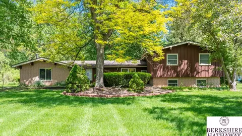 15960 Auburndale St, Livonia, MI 48154