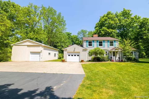 8010 Gi Pkwy, Grosse Ile, MI 48138