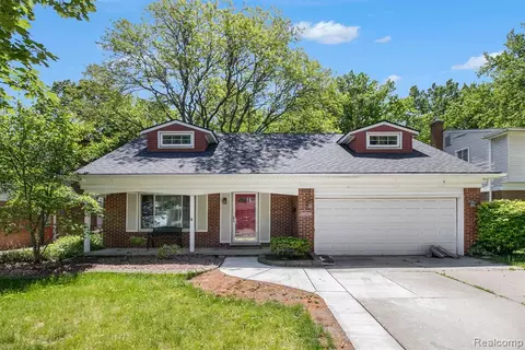 30559 Bobrich St, Livonia, MI 48152