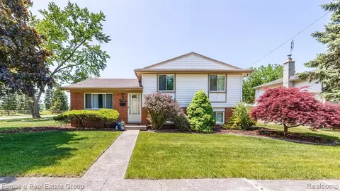 11796 Dudley St, Taylor, MI 48180